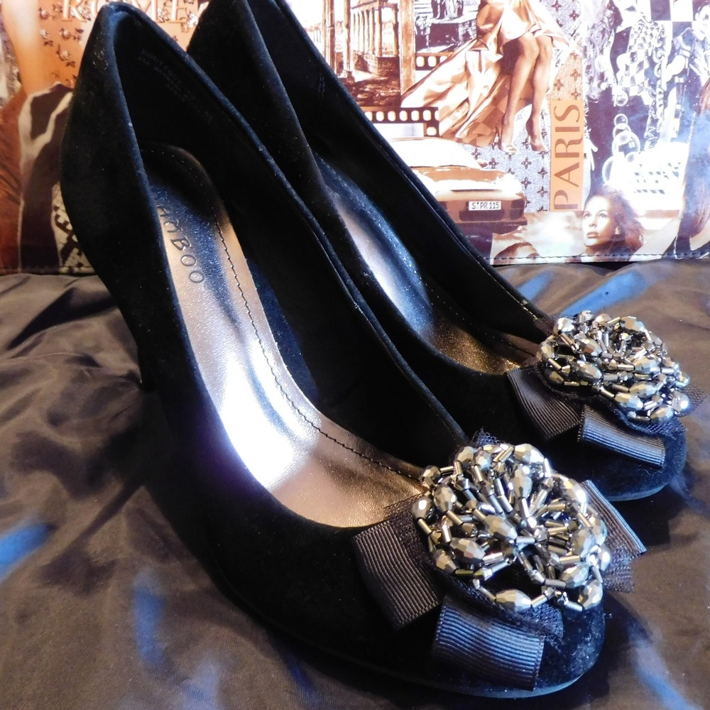 BAMBOO BLACK VELVET SHOES WITH BEAD  NEW